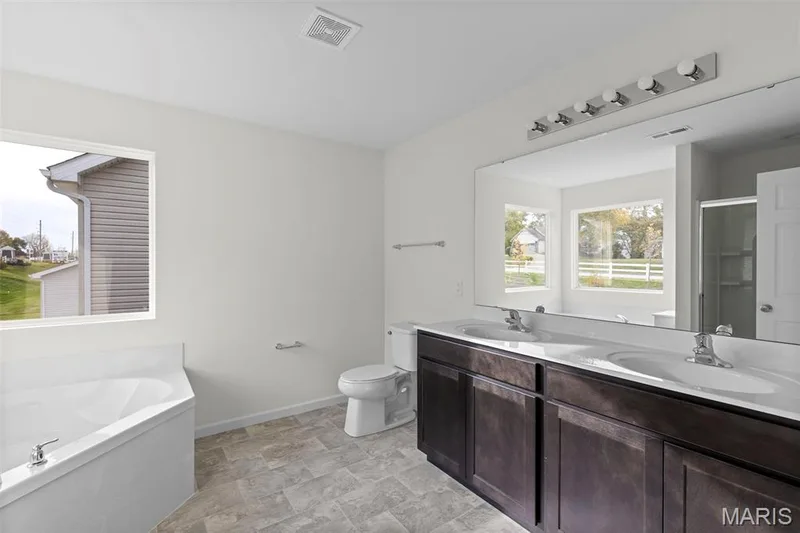 27 Shady Elm Court, St Charles, MO 63301 — listing photo 3 of 34