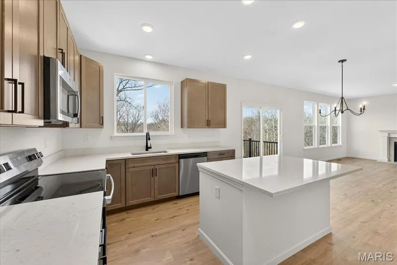 609 Brinton, Wentzville, MO 63385 — listing photo 7 of 15
