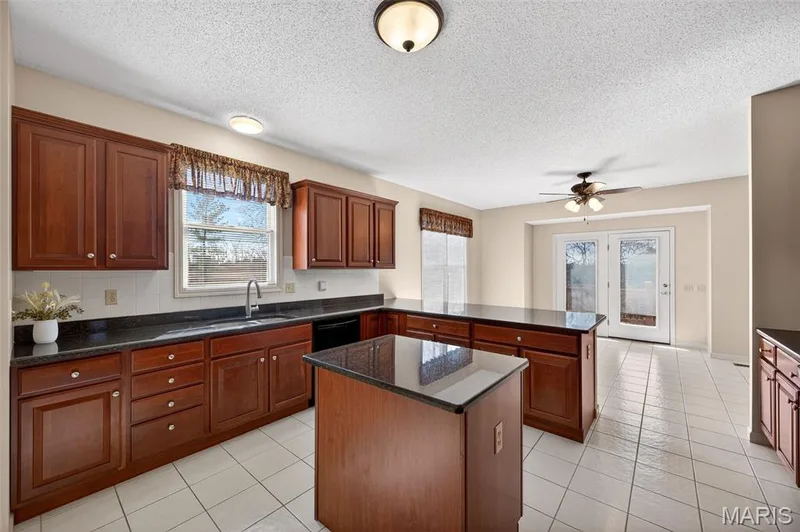 2098 Hawks Landing Drive #S, Lake St. Louis, MO 63367 — listing photo 23 of 85