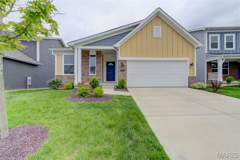 curb appealing from w/lots of character — 327 Dalriada Boulevard, O'Fallon, MO 63368