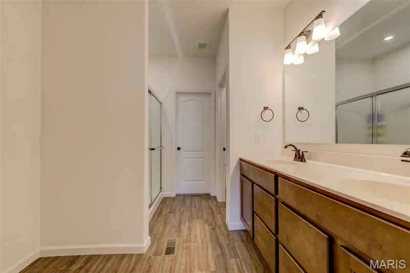 double sink — 327 Dalriada Boulevard, O'Fallon, MO 63368
