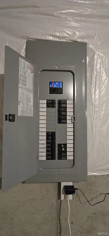 200 amp panel — 327 Dalriada Boulevard, O'Fallon, MO 63368