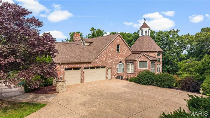 Main residence — 1252 Pinehurst Club Court, O'Fallon, MO 63366