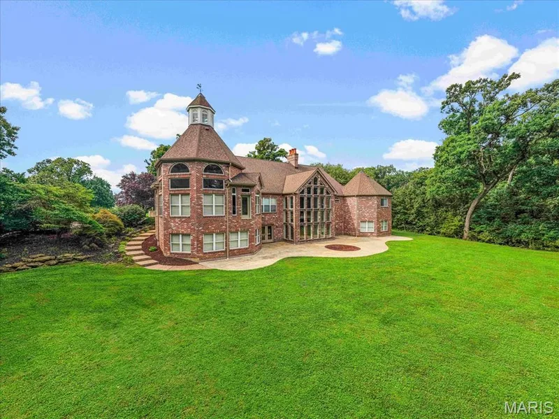 Main residence — 1252 Pinehurst Club Court, O'Fallon, MO 63366