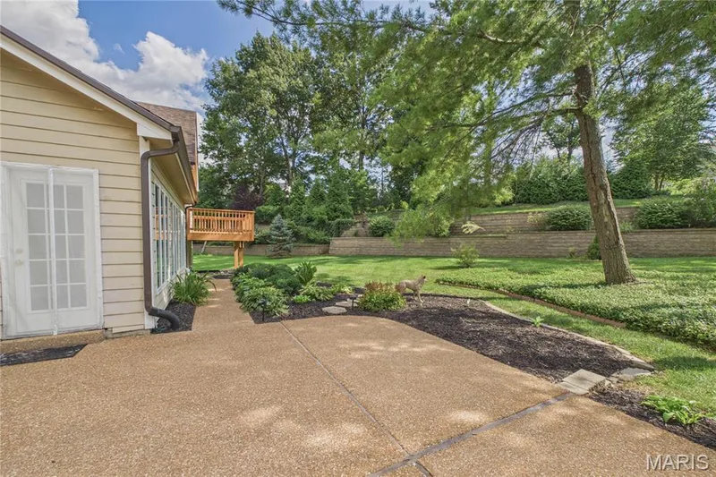 14292 Cedar Springs Drive, Chesterfield, MO 63017 — listing photo 2 of 39
