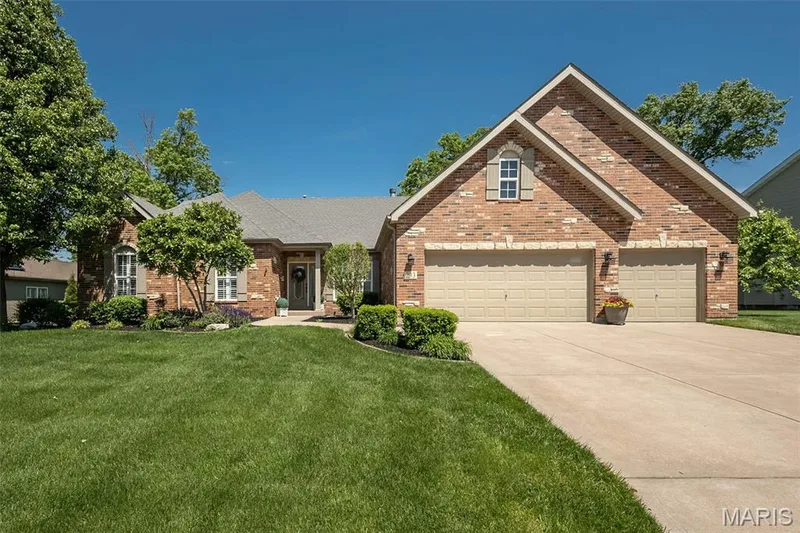 233 Fox Haven Drive, O'Fallon, MO β listing photo 1