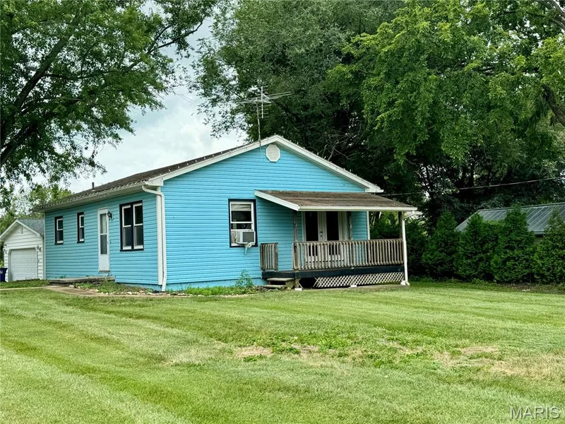 235 Green Street, Augusta, MO 63332 — listing photo 3 of 16