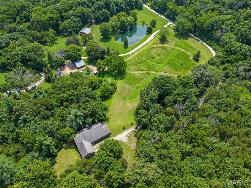 19037 Foxrun Hollow Lane, Wildwood, MO 63069 — listing photo 3 of 49