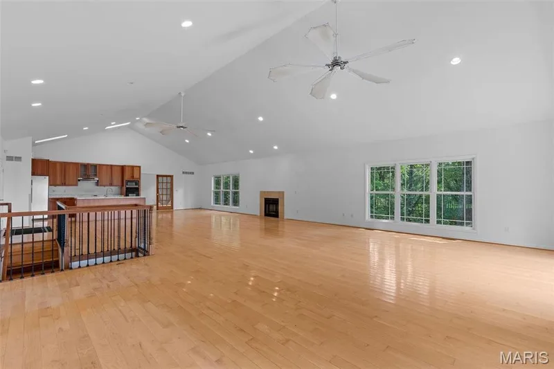 19037 Foxrun Hollow Lane, Wildwood, MO 63069 — listing photo 12 of 49