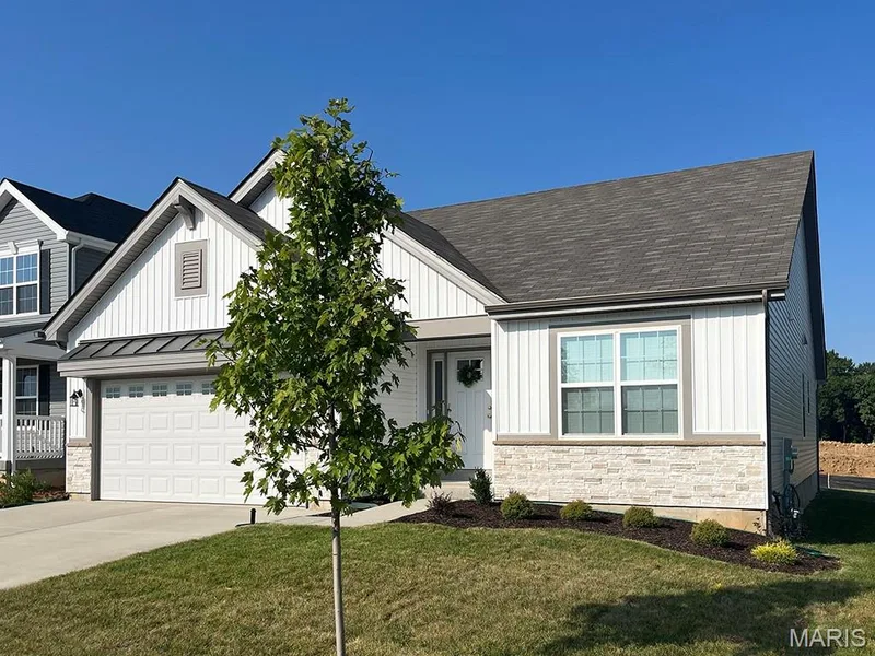 383 Butterfly Garden Lane, Wentzville, MO β listing photo 1