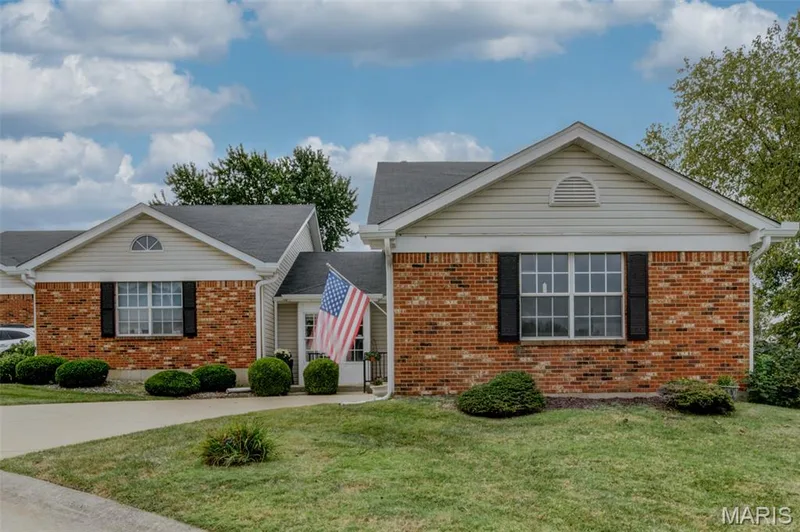 1647 Chapman Court, St Charles, MO β listing photo 1