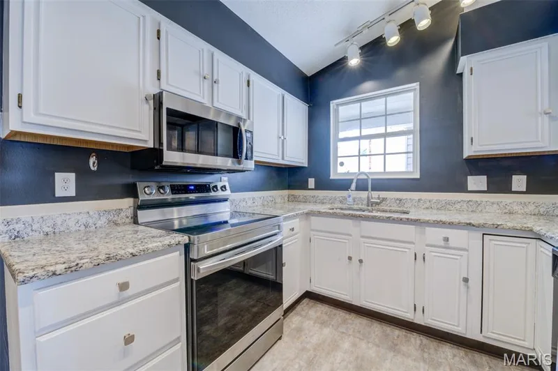The kitchen window looks out to the front porch area. — 1647 Chapman Court, St Charles, MO 63303