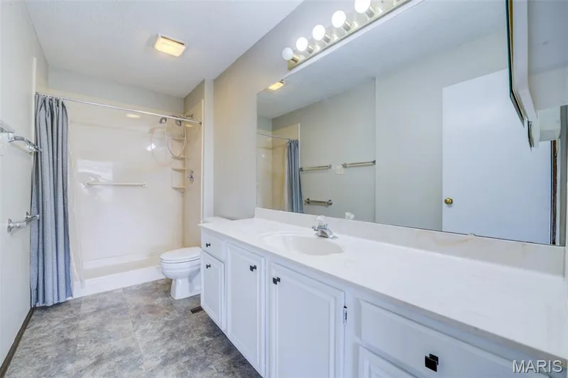 Large private bathroom for the primary bedroom suite. — 1647 Chapman Court, St Charles, MO 63303