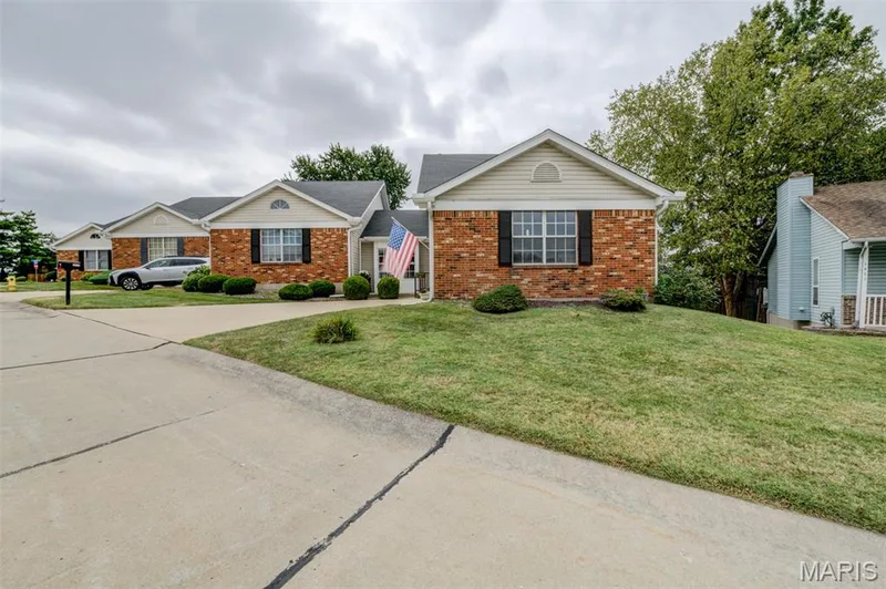 This is an end unit home - and you are going to LOVE it! — 1647 Chapman Court, St Charles, MO 63303