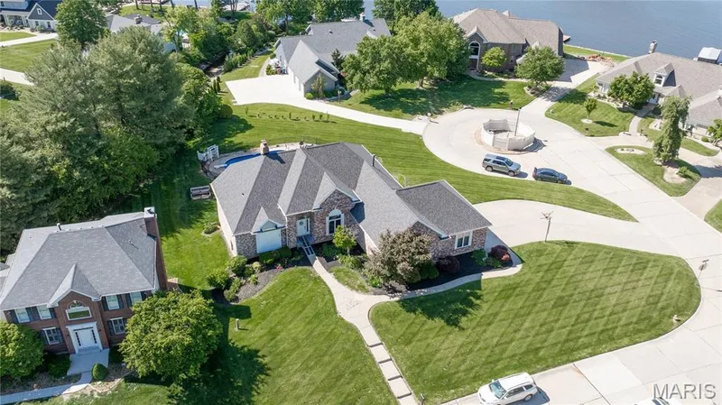 52 Moorings Drive, Lake St. Louis, MO 63367 — listing photo 5 of 62