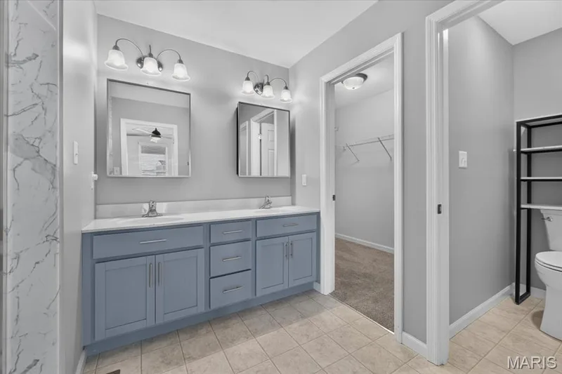 Spacious primary bathroom with a double vanity! — 208 Freehold Rock Way, St Charles, MO 63301