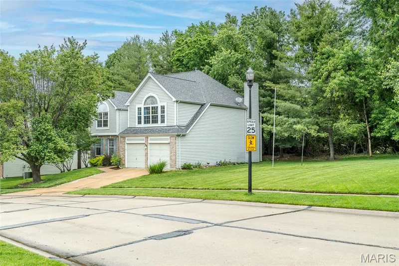 1576 Englebrook Drive, Wildwood, MO 63011 — listing photo 3 of 37