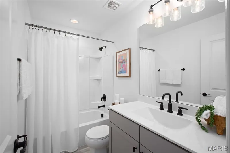 2 Royal II at Wilmer Valley, Wentzville, MO 63385 — listing photo 7 of 33