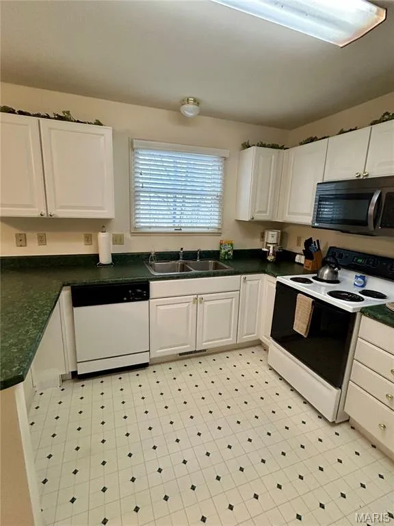 4605 Sherman Park Drive #13E, St Charles, MO 63303 — listing photo 10 of 32