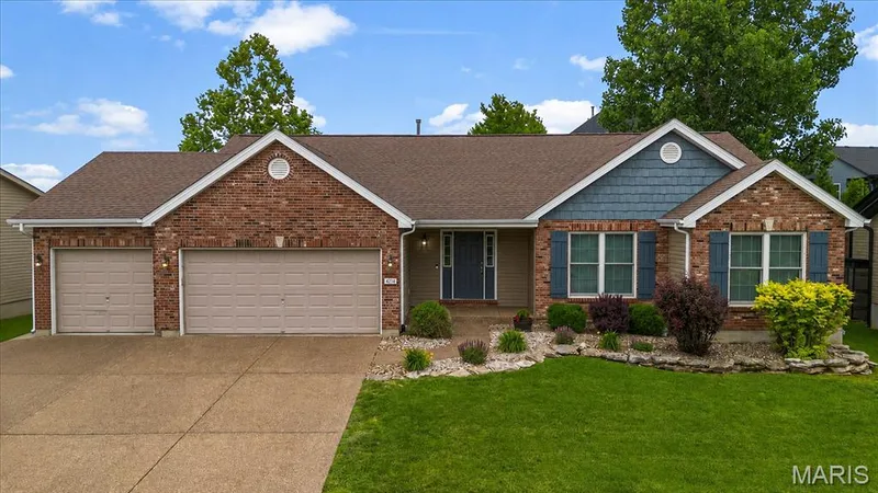 4216 Broken Rock Drive, Wentzville, MO 63385 — listing photo 2 of 59
