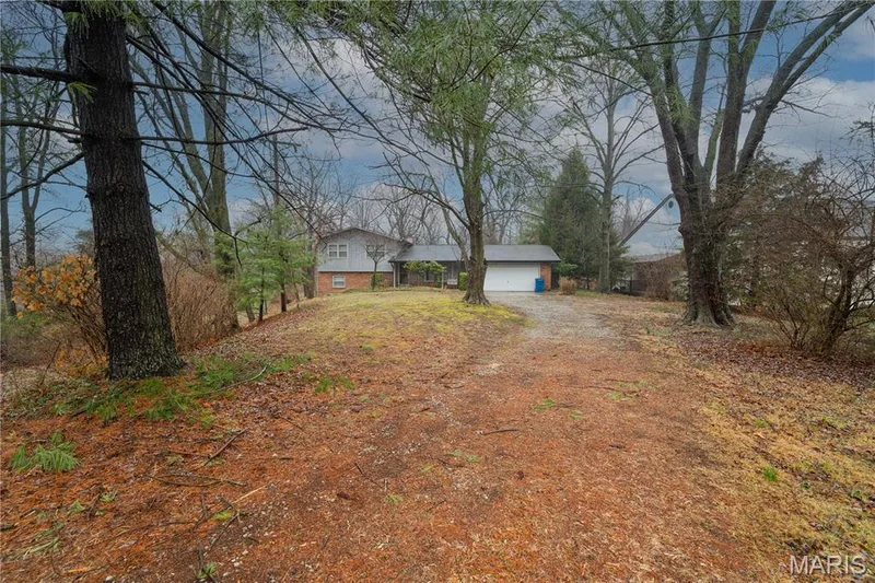 1559 Creve Coeur Mill Road, Chesterfield, MO 63146 — listing photo 2 of 4