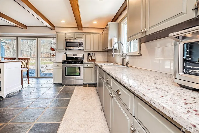 Granite Countertops, Gas Cooktop/Range, Recessed Lighting — 4600 Cliff Forest Drive, Wildwood, MO 63069