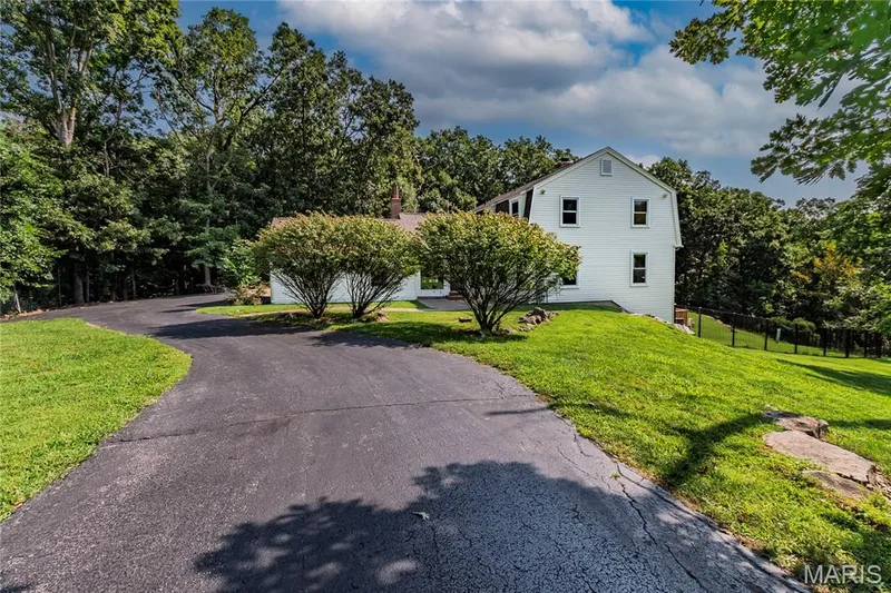 Front Driveway off culdesac to front of home. — 4600 Cliff Forest Drive, Wildwood, MO 63069