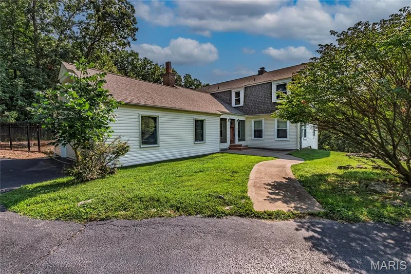 View of the front walk leading to the front door and entrance. — 4600 Cliff Forest Drive, Wildwood, MO 63069