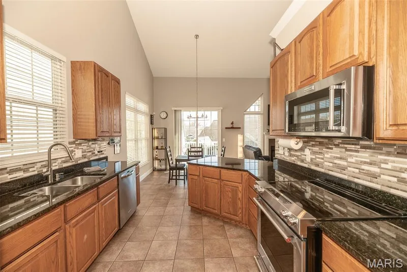 197 Woodland Place Court, St Charles, MO 63303 — listing photo 7 of 67