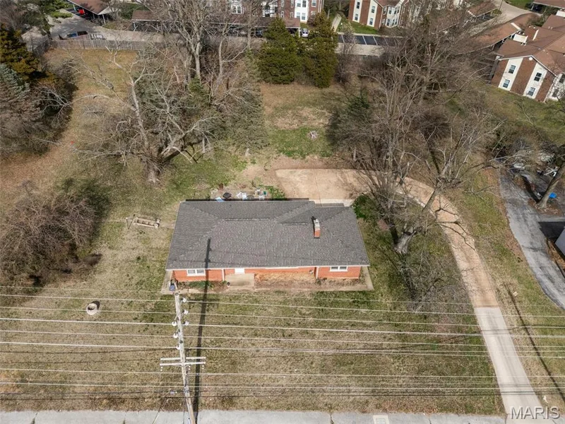 960 Chesterfield Parkway E, Chesterfield, MO 63017 — listing photo 2 of 37