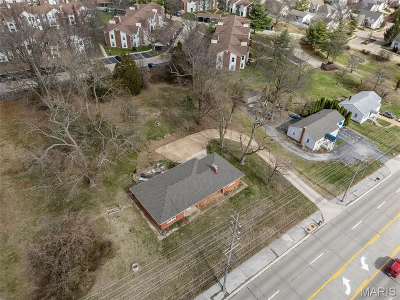960 Chesterfield Parkway E, Chesterfield, MO 63017 — listing photo 3 of 37