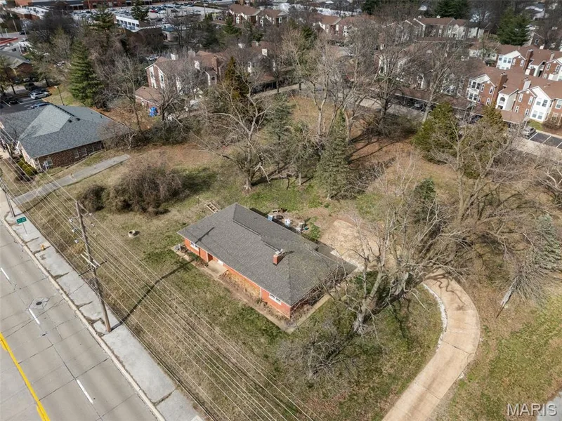 960 Chesterfield Parkway E, Chesterfield, MO 63017 — listing photo 4 of 37