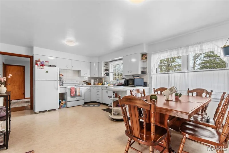 960 Chesterfield Parkway E, Chesterfield, MO 63017 — listing photo 11 of 37