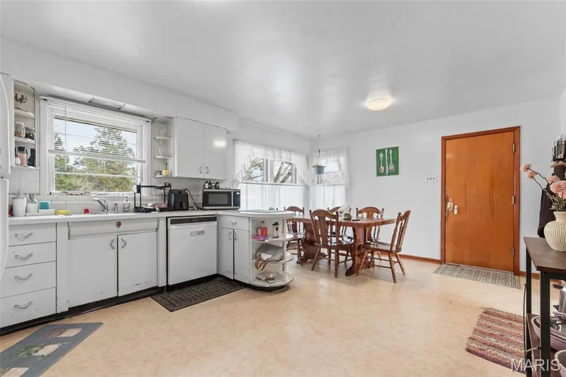 960 Chesterfield Parkway E, Chesterfield, MO 63017 — listing photo 12 of 37