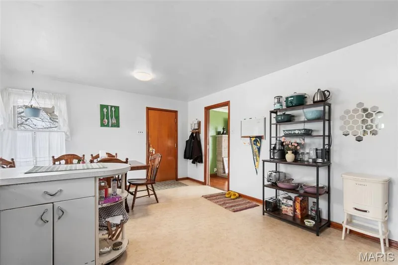 960 Chesterfield Parkway E, Chesterfield, MO 63017 — listing photo 13 of 37