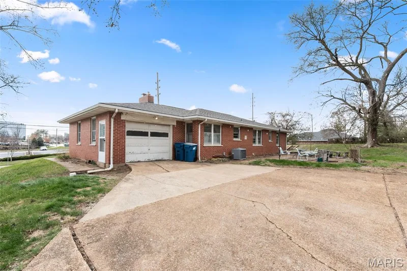 960 Chesterfield Parkway E, Chesterfield, MO 63017 — listing photo 31 of 37