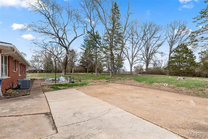 960 Chesterfield Parkway E, Chesterfield, MO 63017 — listing photo 34 of 37