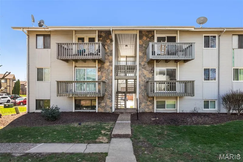 113 Lemans Court #113, Lake St. Louis, MO 63367 — listing photo 2 of 46