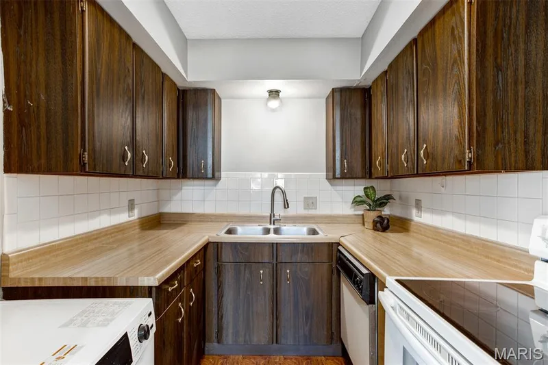 113 Lemans Court #113, Lake St. Louis, MO 63367 — listing photo 14 of 46