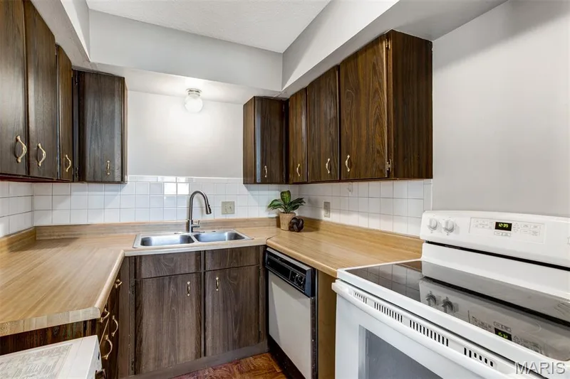 113 Lemans Court #113, Lake St. Louis, MO 63367 — listing photo 16 of 46