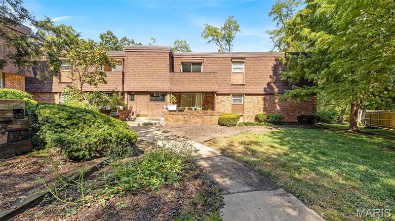 13453 Coliseum Drive #E, Chesterfield, MO 63017 — listing photo 1 of 22