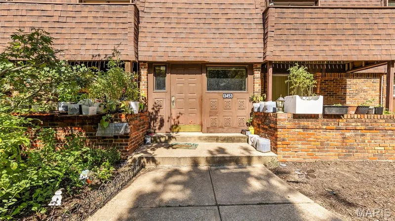 13453 Coliseum Drive #E, Chesterfield, MO 63017 — listing photo 2 of 22