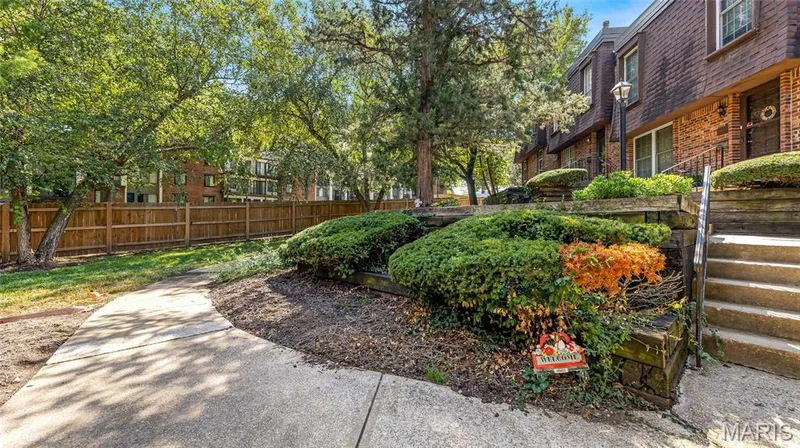 13453 Coliseum Drive #E, Chesterfield, MO 63017 — listing photo 3 of 22