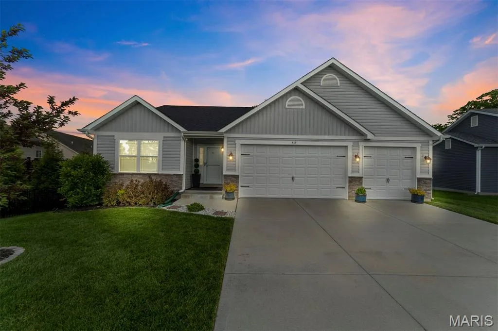 415 Knothole Lane, Wentzville, MO 63385 — listing photo 1 of 35