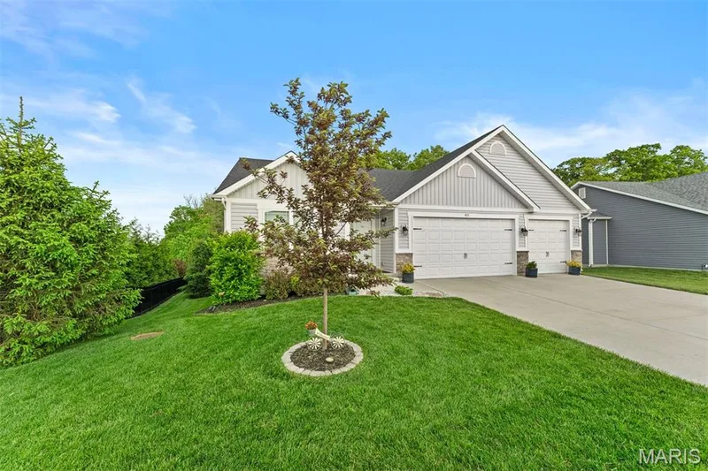 415 Knothole Lane, Wentzville, MO 63385 — listing photo 3 of 35