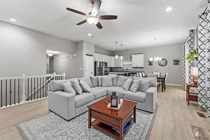 415 Knothole Lane, Wentzville, MO 63385 — listing photo 6 of 35