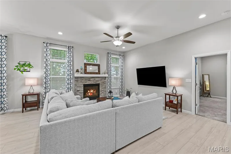 415 Knothole Lane, Wentzville, MO 63385 — listing photo 7 of 35
