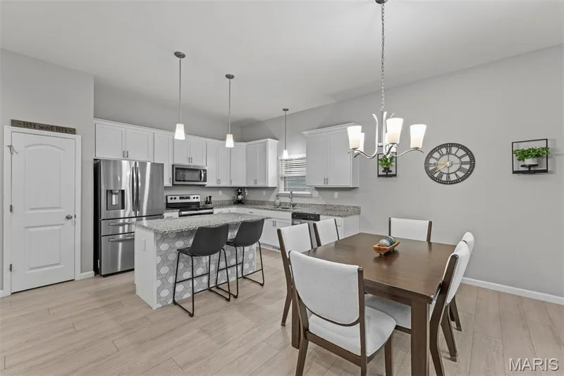 415 Knothole Lane, Wentzville, MO 63385 — listing photo 8 of 35
