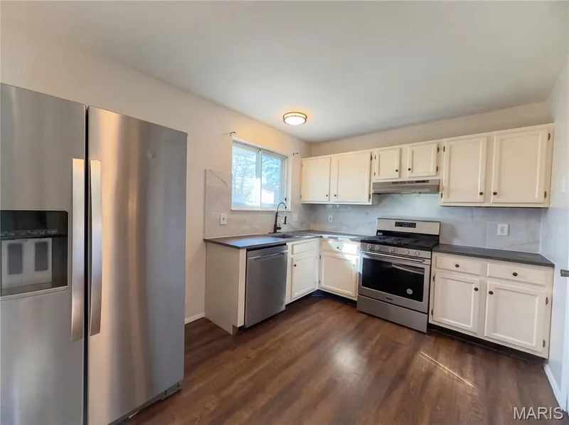 27 Glenna Drive, St Peters, MO 63376 — listing photo 2 of 16