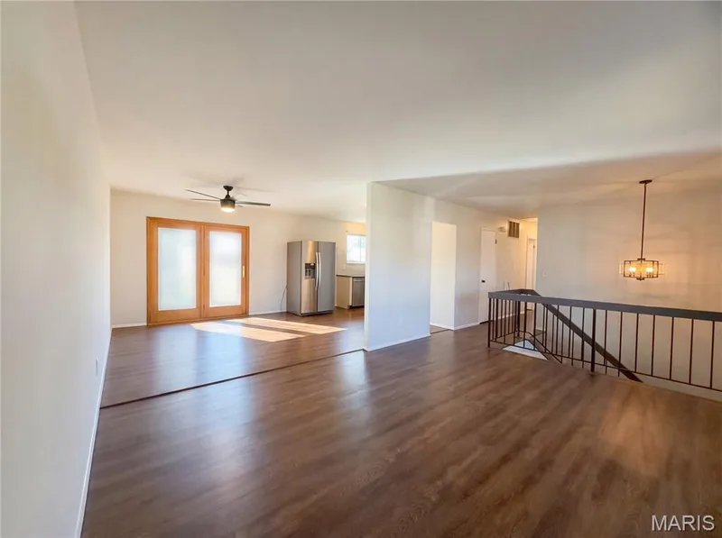 27 Glenna Drive, St Peters, MO 63376 — listing photo 3 of 16